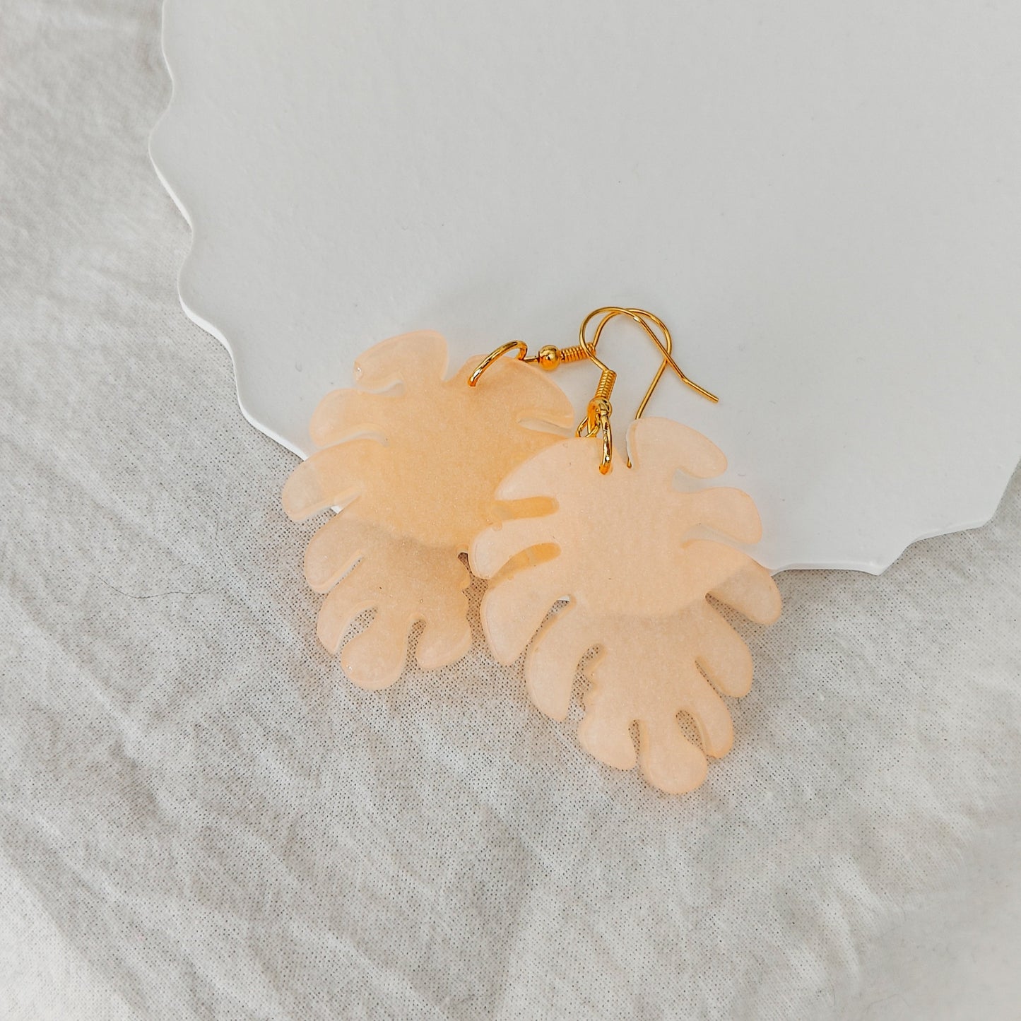 Oranssi iso peikonlehti