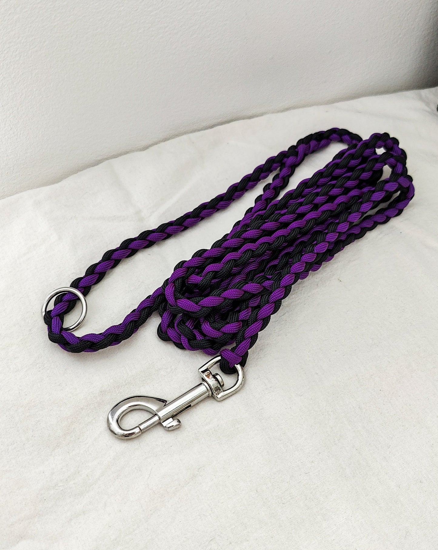 Violetti punottu hihna