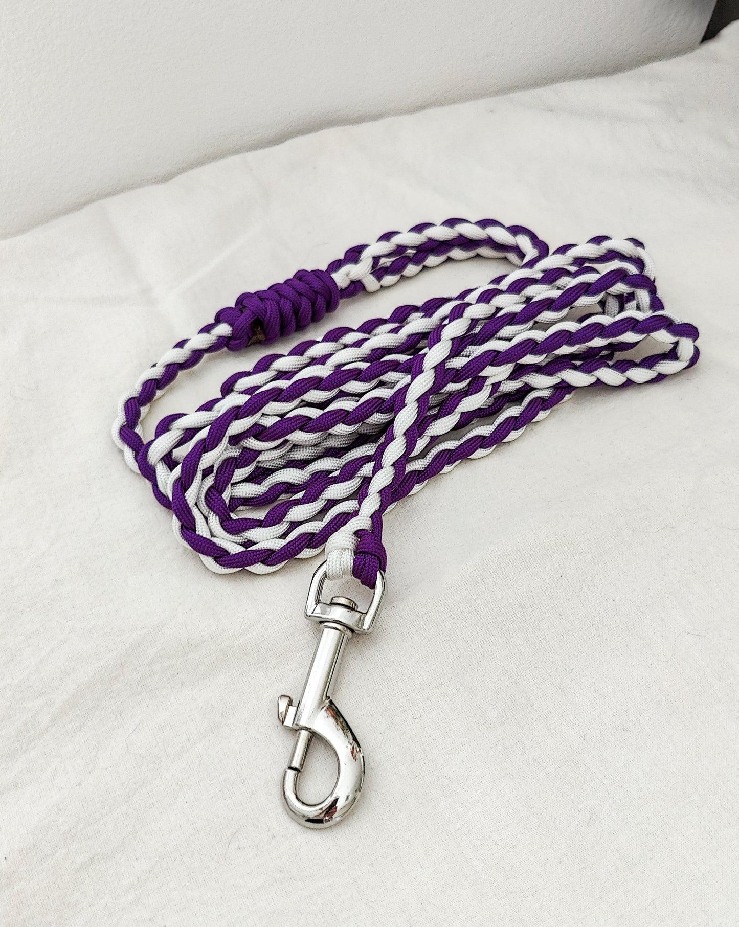 Violetti punottu hihna