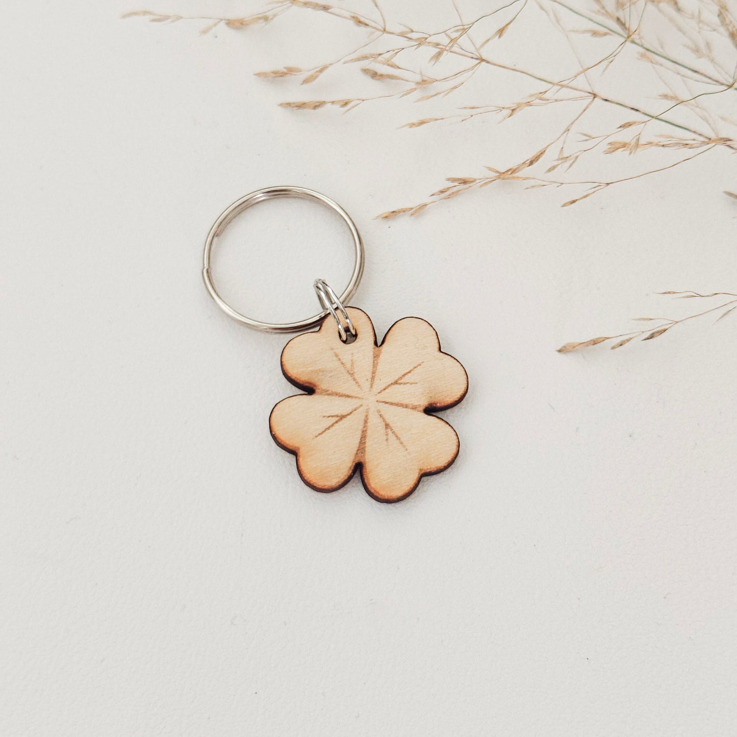 Neliapila avaimenperä